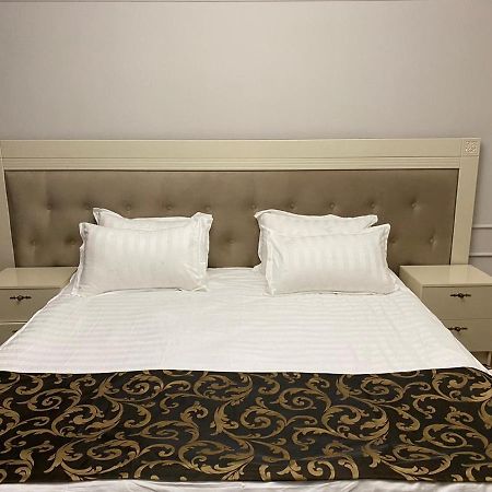 Gold Boutique Hotel Almaty Bagian luar foto