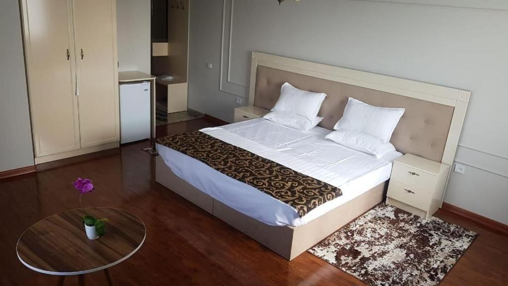 Gold Boutique Hotel Almaty Bagian luar foto