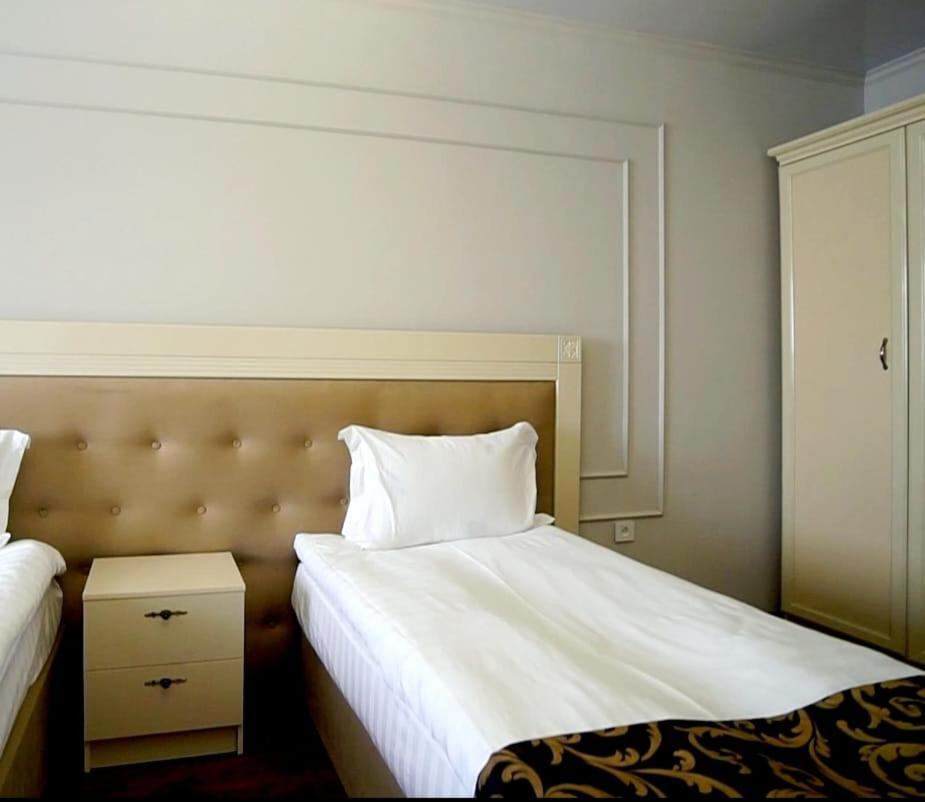 Gold Boutique Hotel Almaty Bagian luar foto