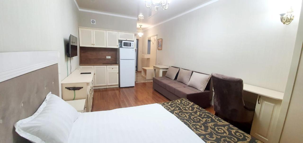 Gold Boutique Hotel Almaty Bagian luar foto