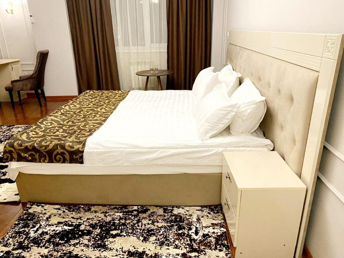Gold Boutique Hotel Almaty Bagian luar foto