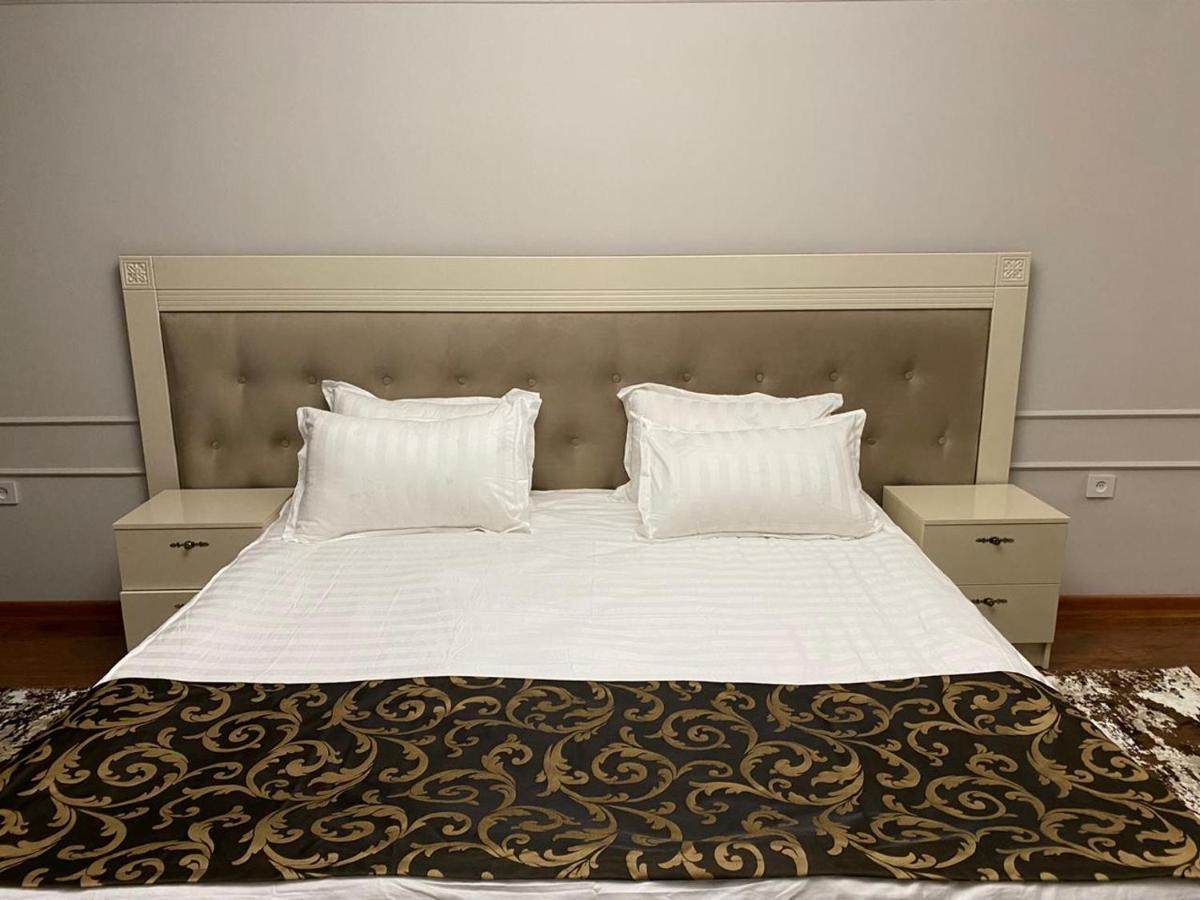 Gold Boutique Hotel Almaty Bagian luar foto