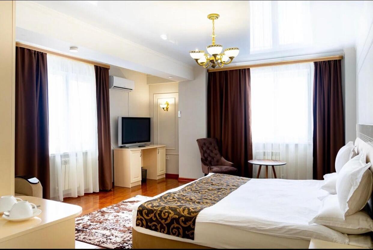 Gold Boutique Hotel Almaty Bagian luar foto