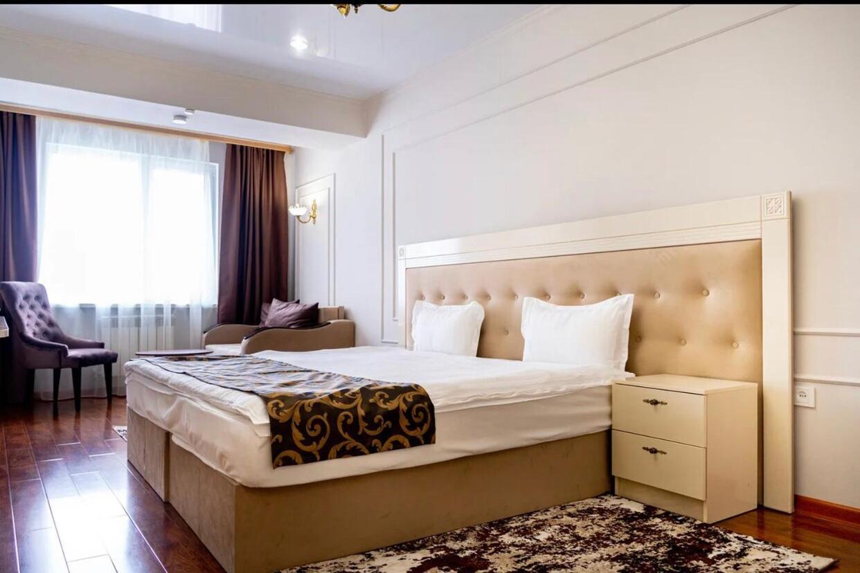 Gold Boutique Hotel Almaty Bagian luar foto