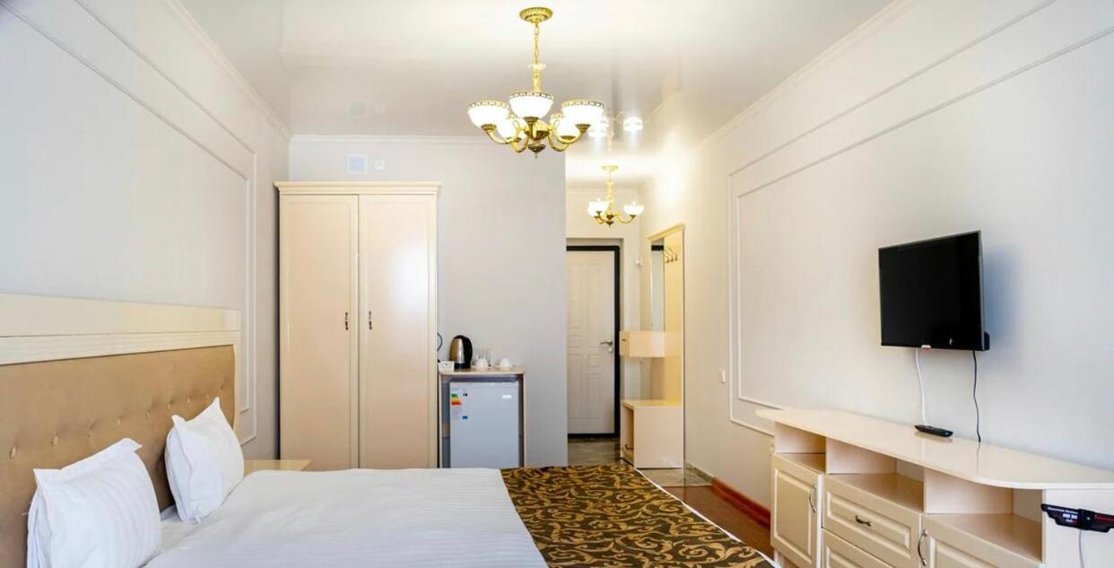 Gold Boutique Hotel Almaty Bagian luar foto