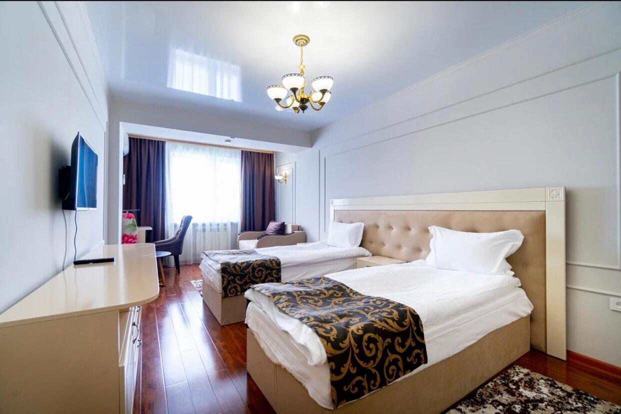 Gold Boutique Hotel Almaty Bagian luar foto